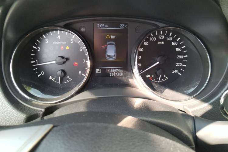 Used Nissan Qashqai 2017 2.0L CVT Luxury Edition China VI Standard Odometer Close Up