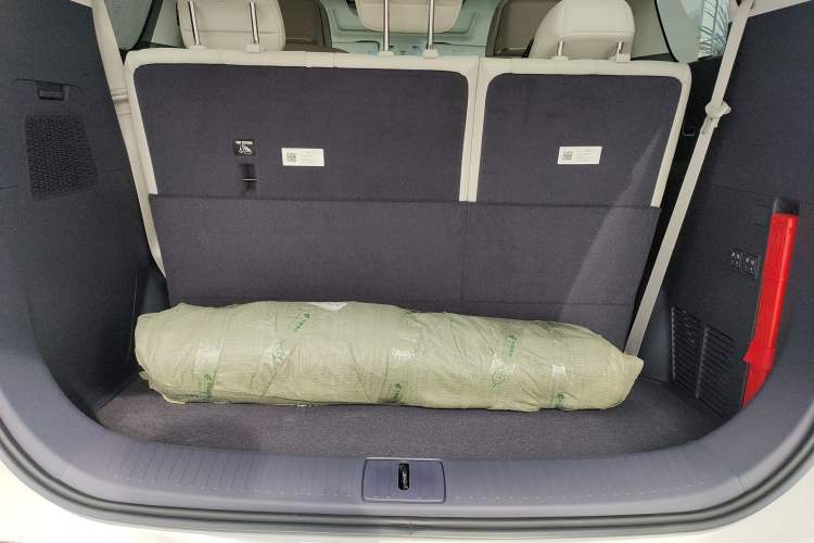 Used Buick GL8 2026 Model Lu Zun Luxury Edition Trunk