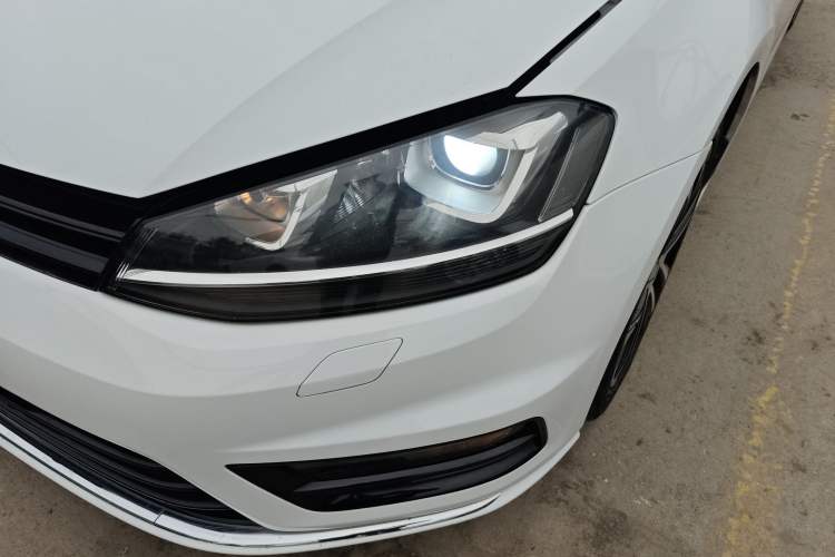 Used Volkswagen Golf 2016 1.4TSI Automatic R-Line Left Front Headlight