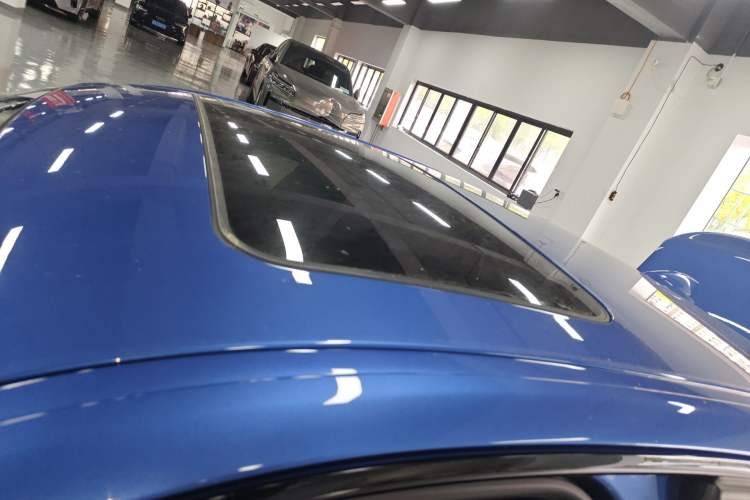 Used BMW 3 Series 2018 320i M Sport Package Roof