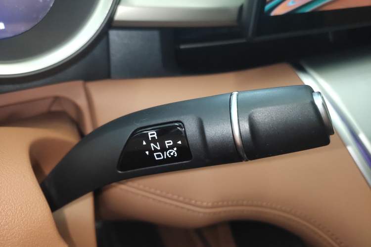 Used ORA Lightning Cat 2022 555 km Luxury Edition
