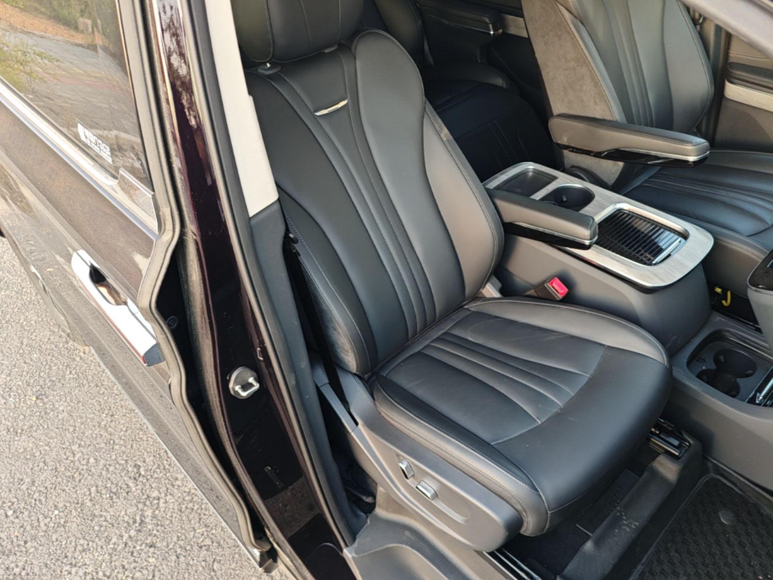 Hongqi HQ9 PHEV 2024 2.0T Four-Wheel Drive Business Edition — снимка 19