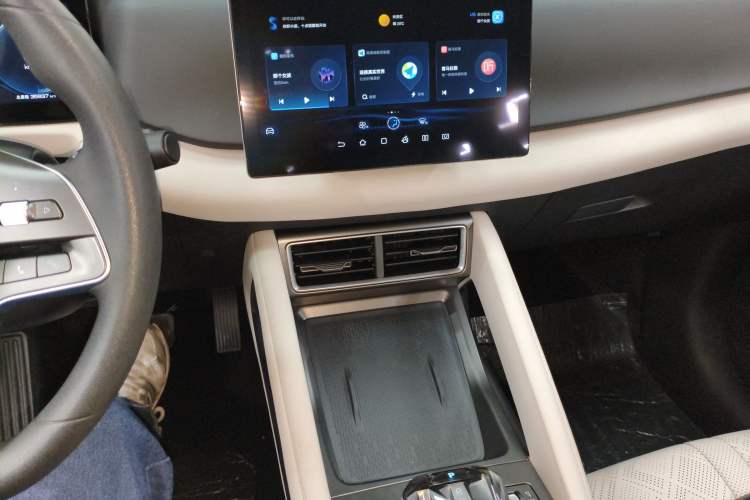 Used BYD Yuan UP 2024 401 km Active Version Audio And AC Panel