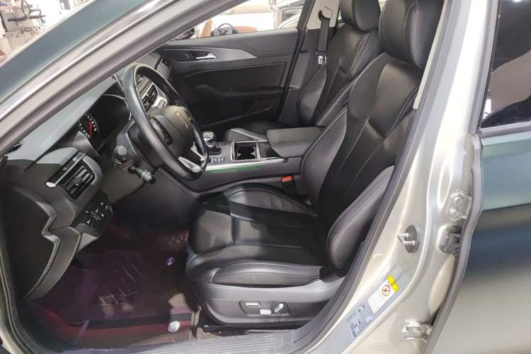 Used Hongqi H5 2022 Classic Model Facelift 1.8T Automatic Smart Connect Flagship Edition