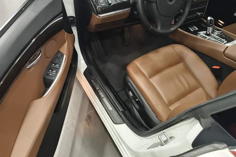 Used BMW 5 Series GT 2014 528i Leading Model