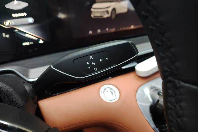 Used EXEED Lingyun 2025 300T Two-Wheel Drive Starry Edition