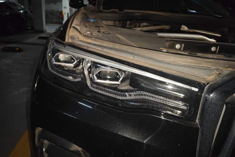 Used BMW X7 2019 xDrive40i Luxury Package with Leading Features Right Front Headlight