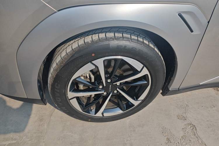 Used AION Y 2022 Plus 70 Smart Edition Left Front Wheel Hub