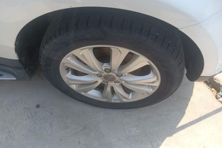 Used Haval H8 2017 2.0T Gasoline Two-Wheel Drive Enjoyment Version Right Front Wheel Hub