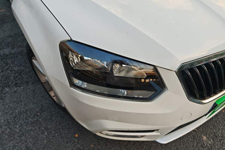 Used Skoda Yeti 2016 1.4TSI DSG Advanced Edition Right Front Headlight