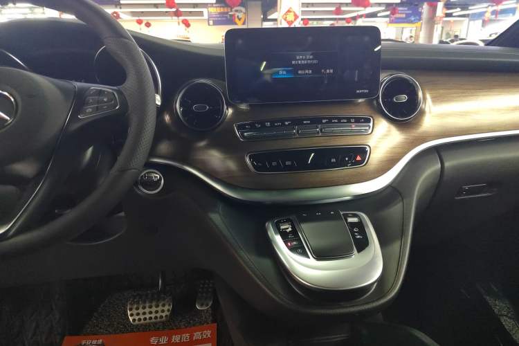 Used Mercedes-Benz V-Class 2020 V 260 L Long-wheelbase Luxury Edition Audio And AC Panel