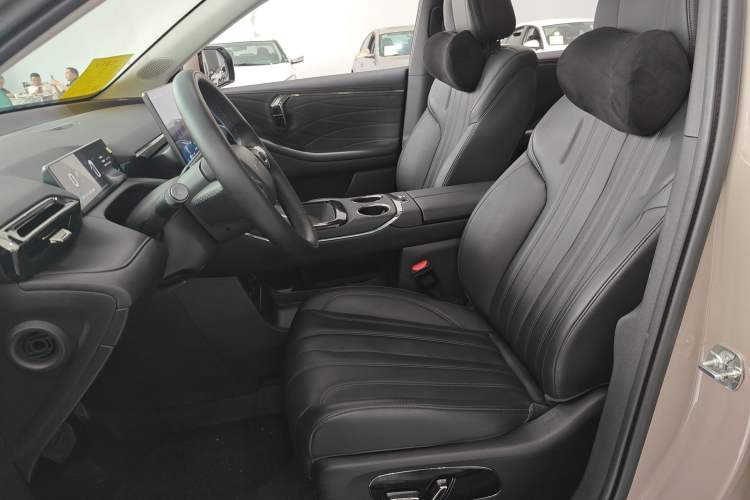 Used AION V 2024 Aion Tyrannosaurus 650 Smart Premium Edition
