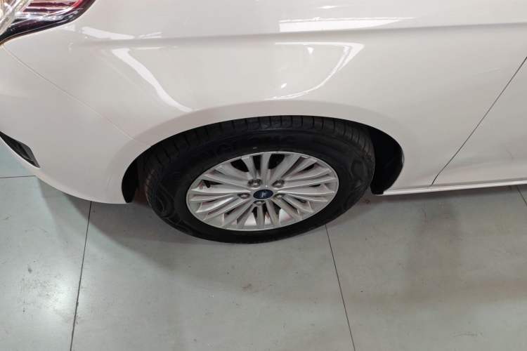 Used Ford Escort 2015 1.5L Automatic Comfort Edition Exterior 4