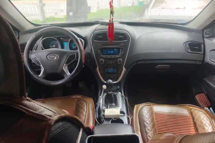 Used GAC Trumpchi GS5 2013 1.8T Manual Two-Wheel Drive Elite Edition Center Console