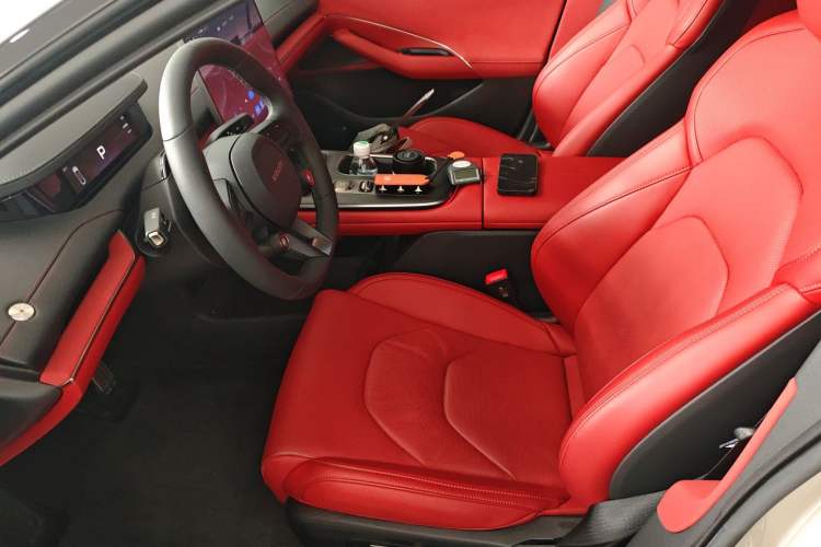 Used Xiaomi Auto SU7 2024 Four-Wheel Drive Ultra-Long Range Advanced Intelligent Driving Max Edition
