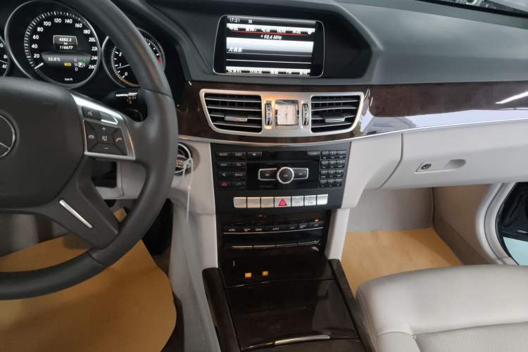 Used Mercedes-Benz E-Class 2014 E 260 L
