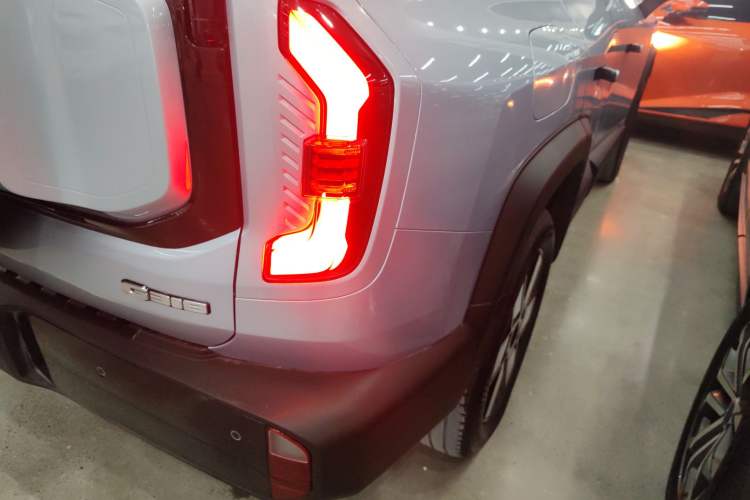 Used Deepal G318 2024 Four-Wheel-Drive Air Suspension Model