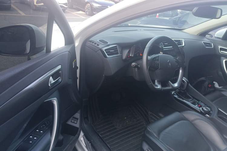 Used DS 6 2018 30THP Prestige Edition

