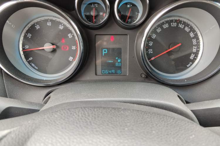 Used Buick GT 2013 XT 1.6L Automatic Fashion Edition Odometer Close Up