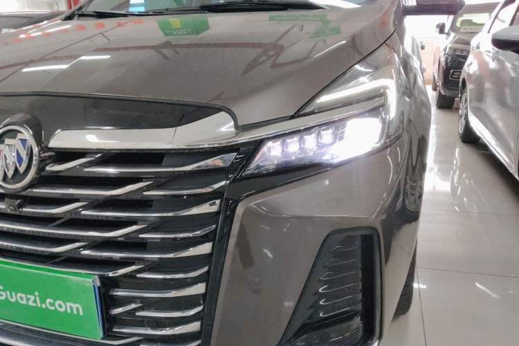 Used Buick GL8 2023 Facelifted Land Cruiser Executive Luxury Version