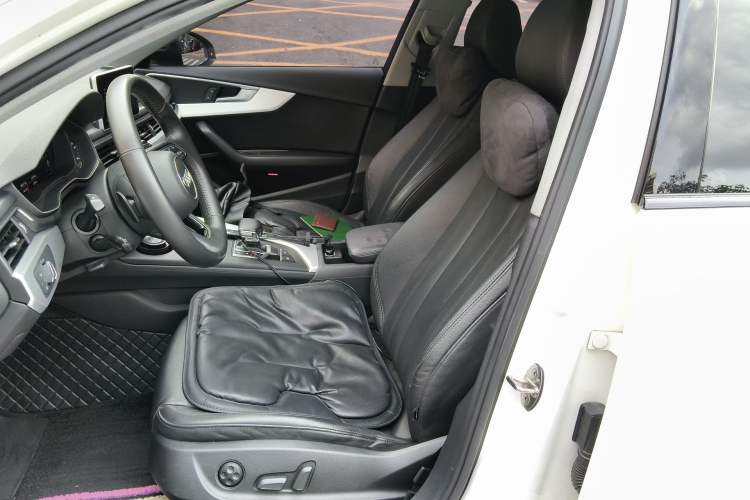 Used Audi A4L 2019 40 TFSI Fashion Edition China VI Emission Standard Left Front Seat