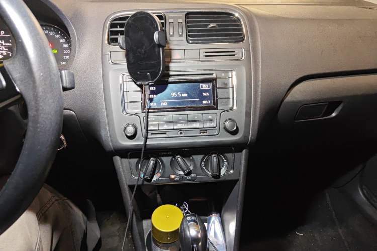 Used Volkswagen Polo 2016 1.6L Automatic Comfort Model
