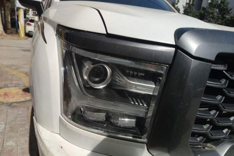 Used Great Wall King Kong Poer 2023 2.0T Manual Diesel Two-Wheel Drive Entrepreneurial Version with Long Flat Bed GW4D20M Right Front Headlight