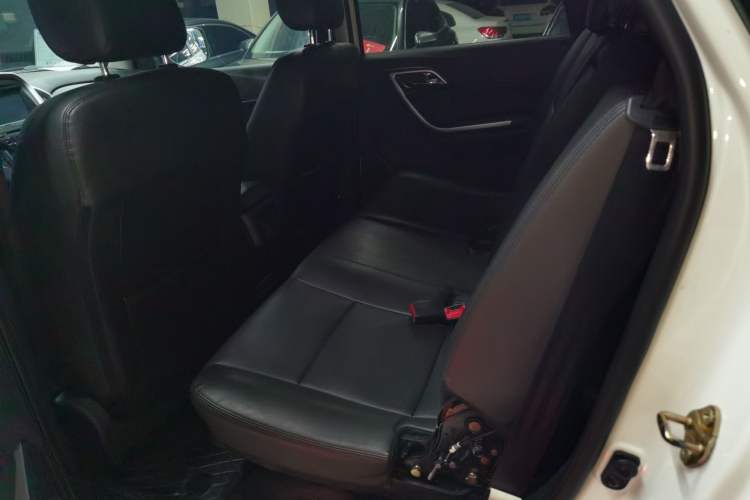 Used JMC Yusheng S350 2013 2.4T Automatic 2WD Diesel Luxury 7-Seater Left Rear Seat