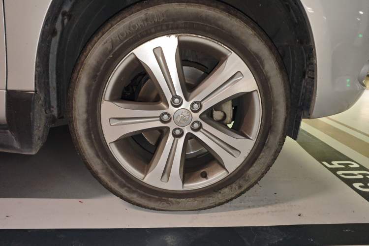 Used Toyota Highlander 2011 2.7L Two-Wheel Drive 7-Seater Luxury Edition
