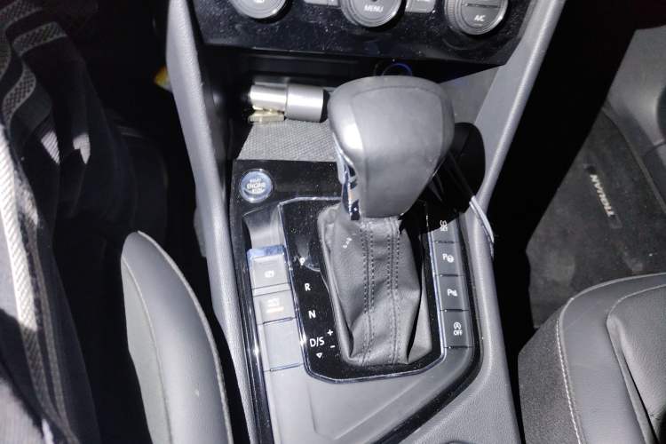 Used Volkswagen Tiguan L 2019 330TSI Automatic Two-Wheel Drive Smart Luxury Version China VI Standard