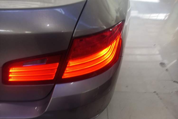 Used BMW 5 Series 2014 525Li Luxury Design Package Right Rear Taillight