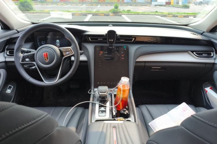 Used Hongqi H5 2025 1.5T DCT Qiyun 500 000th Unit Commemorative Edition Center Console