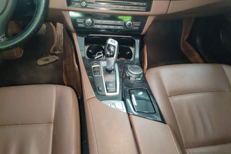 Used BMW 5 Series 2014 520i Elegant Edition Gear Lever