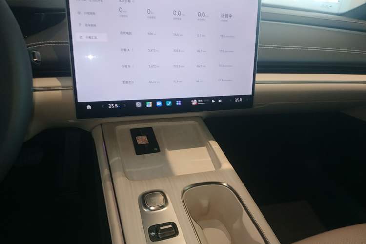 Used Xiaomi Auto SU7 2024 Rear-Drive Long-Range Intelligent Driving Version Audio And AC Panel
