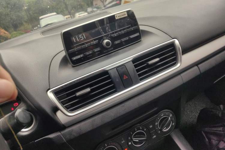 Used Mazda 3 Axela 2016 Sedan 1.5L Automatic Comfort Model
