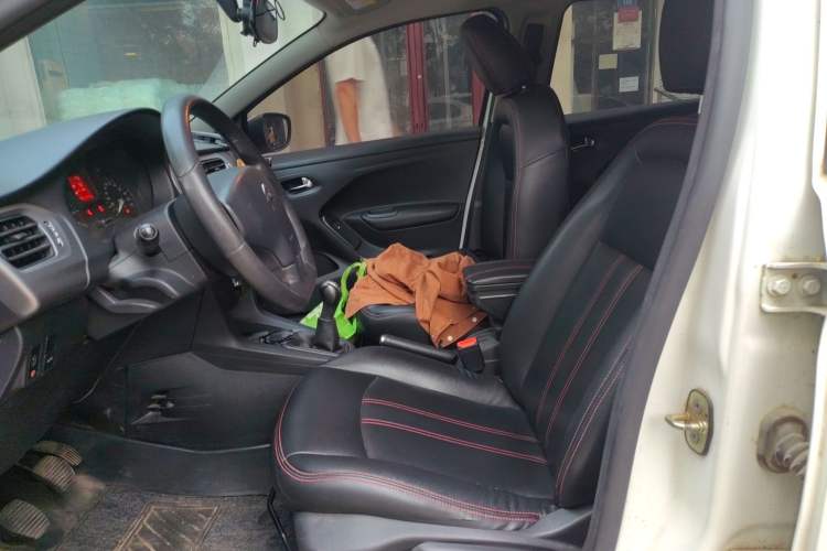 Used Citroen Elysee 2015 Zhishang Edition 1.6L Manual Fashion Model Left Front Seat