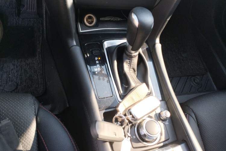 Used Mazda 3 Axela 2017 Hatchback 1.5L Automatic Luxury Model Emission Standard China V Gear Lever