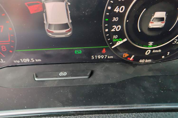 Used Volkswagen Golf 2019 280TSI DSG R-Line China VI Standard Odometer Close Up