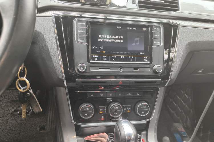 Used Volkswagen Passat 2016 330TSI DSG Luxury Edition Audio And AC Panel