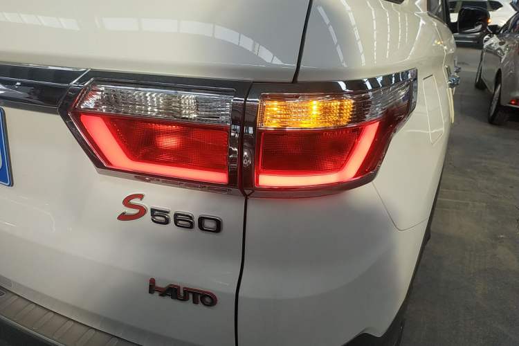 Used Dongfeng Fengon S560 2018 1.8L CVT Comfort Model 7 Seats
