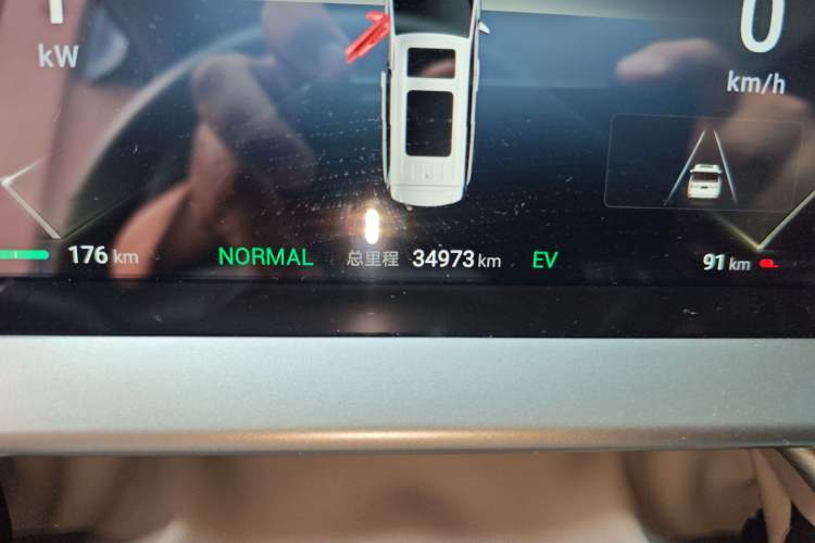 Used Denza D9 2022 DM-i 1040 Prestige Model