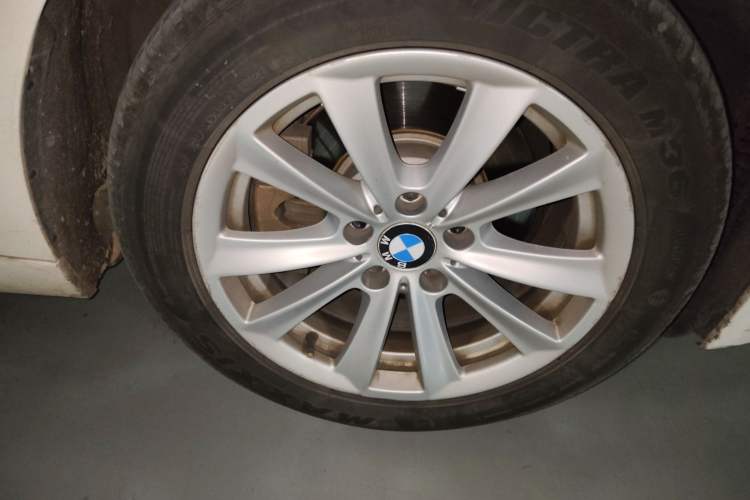 Used BMW 5 Series 2013 525Li Luxury Model
