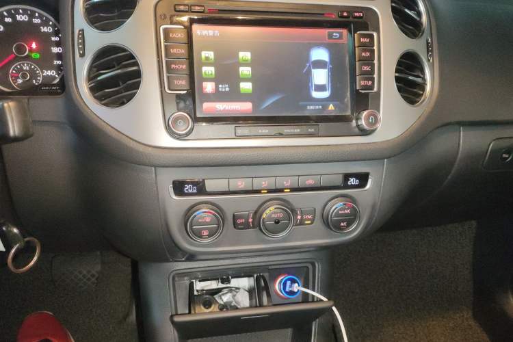 Used Volkswagen Tiguan 2015 1.8TSI Automatic Two-Wheel Drive Comfort Edition Audio And AC Panel