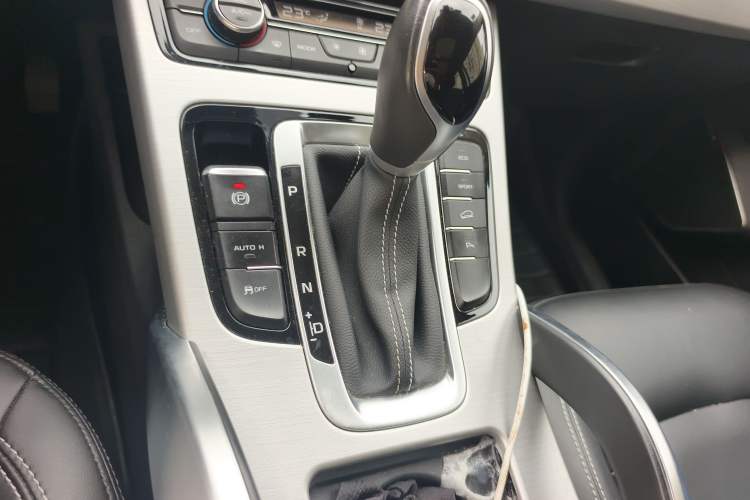 Used Geely Auto Emgrand X7 Sport 2016 1.8TD Automatic Smart Model Gear Lever