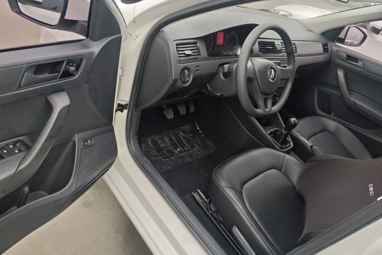 Used Volkswagen Santana 2019 1.5L Manual Fashion Edition China VI Standard Driver Seat