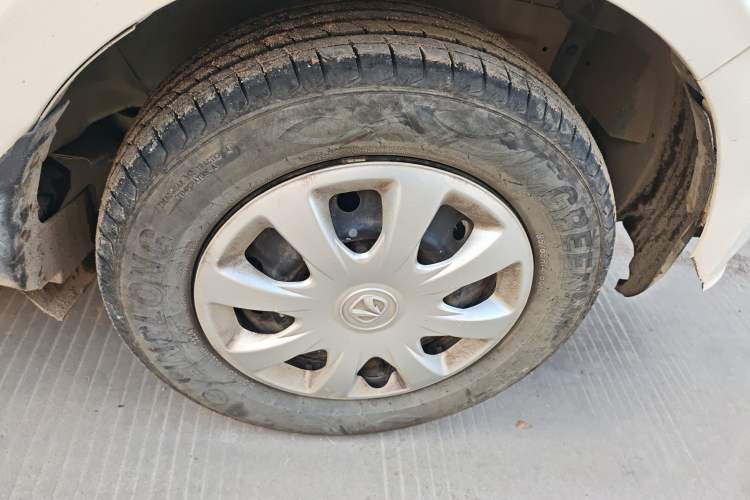 Used BAIC Weiwang M20 2014 1.5L Basic Version DAM15DL Right Front Wheel Hub