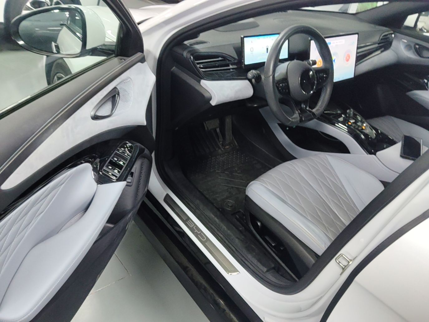 BYD Seal 2022 700 km Long-Range Rear-Wheel-Drive Version — снимка 18