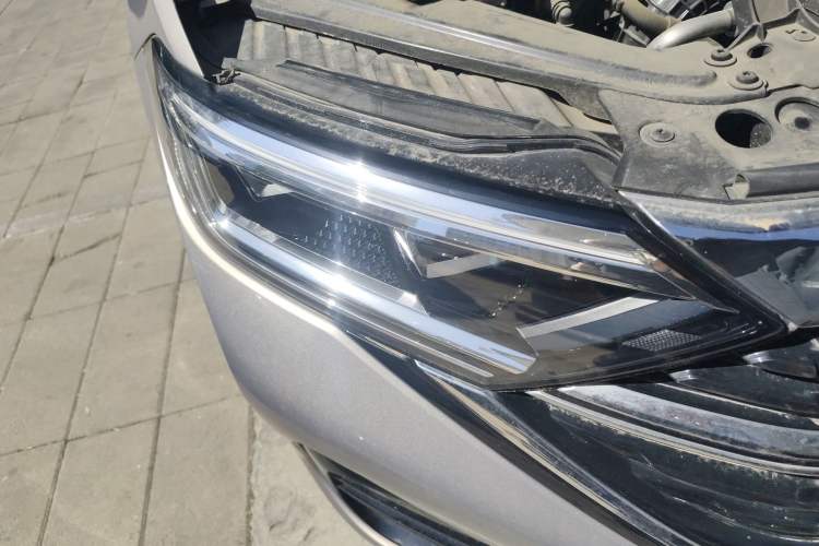 Used Volkswagen Sagitar 2023 300TSI DSG Excellence Edition Right Front Headlight