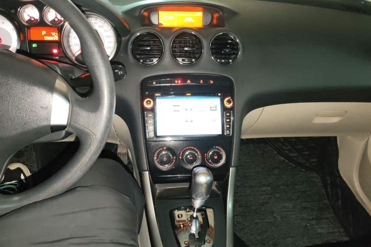 Used Peugeot 408 2013 1.6L Automatic Comfort Edition Audio And AC Panel