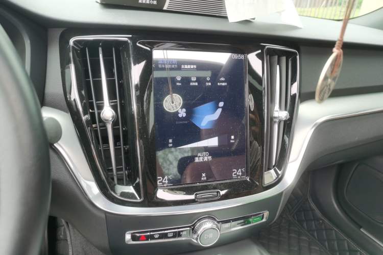 Used Volvo S60 2021 T4 Zhiyi Luxury Edition Audio And AC Panel